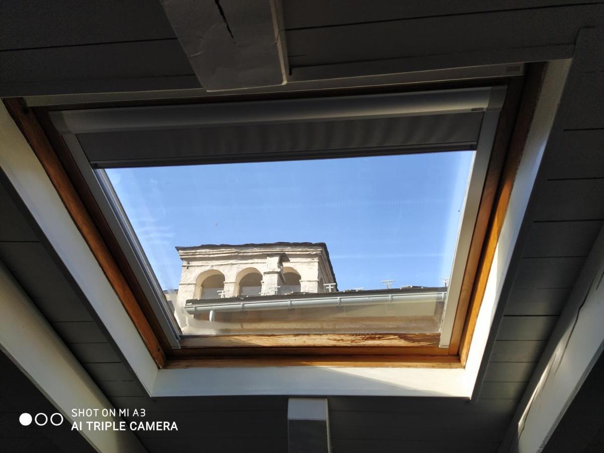 Ferienwohnung Un Oeil Sur La Cathedrale Aosta Exterior foto