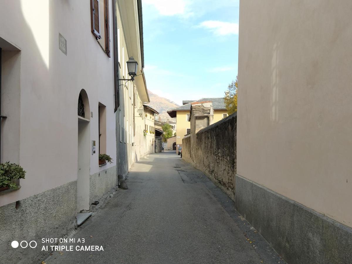 Ferienwohnung Un Oeil Sur La Cathedrale Aosta Exterior foto